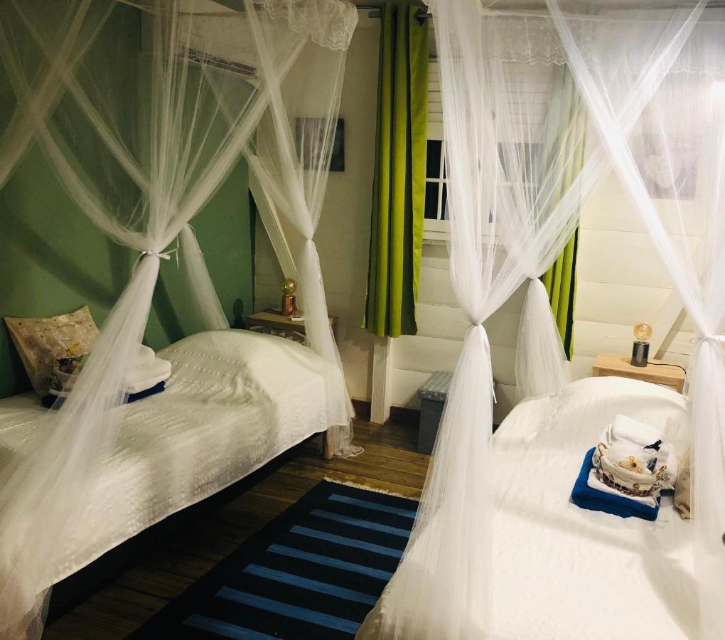 Habitation Baliache - Maison Creole Avec Jardin Privatif, Plage A 200M 德赛 外观 照片